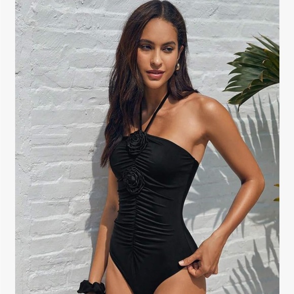 Chic Black Strapless Swimsuit with Floral Accents - Picture 3 of 5